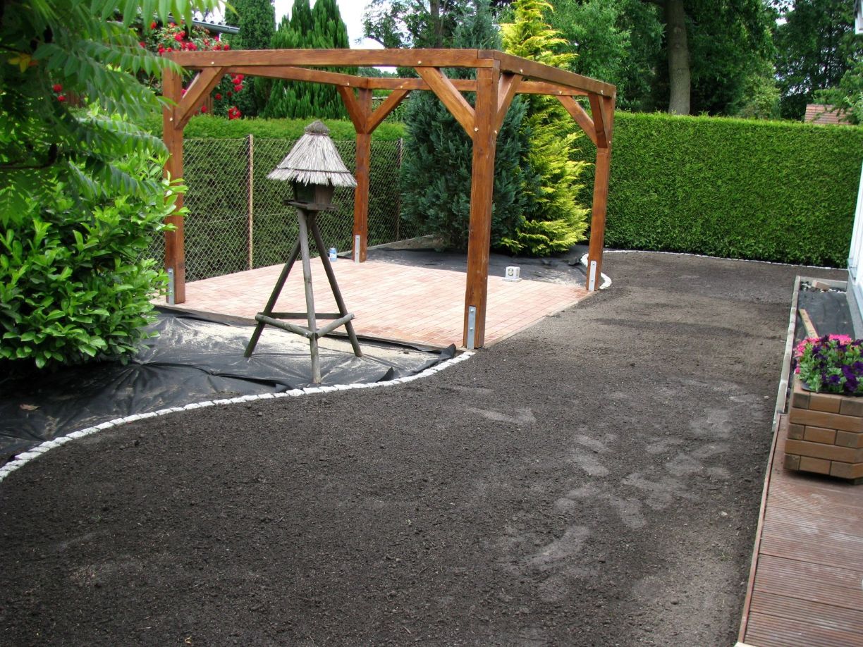 Ścieżka w ogrodzie