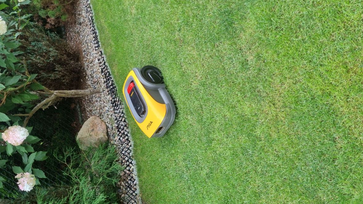 Montaż robota koszącego